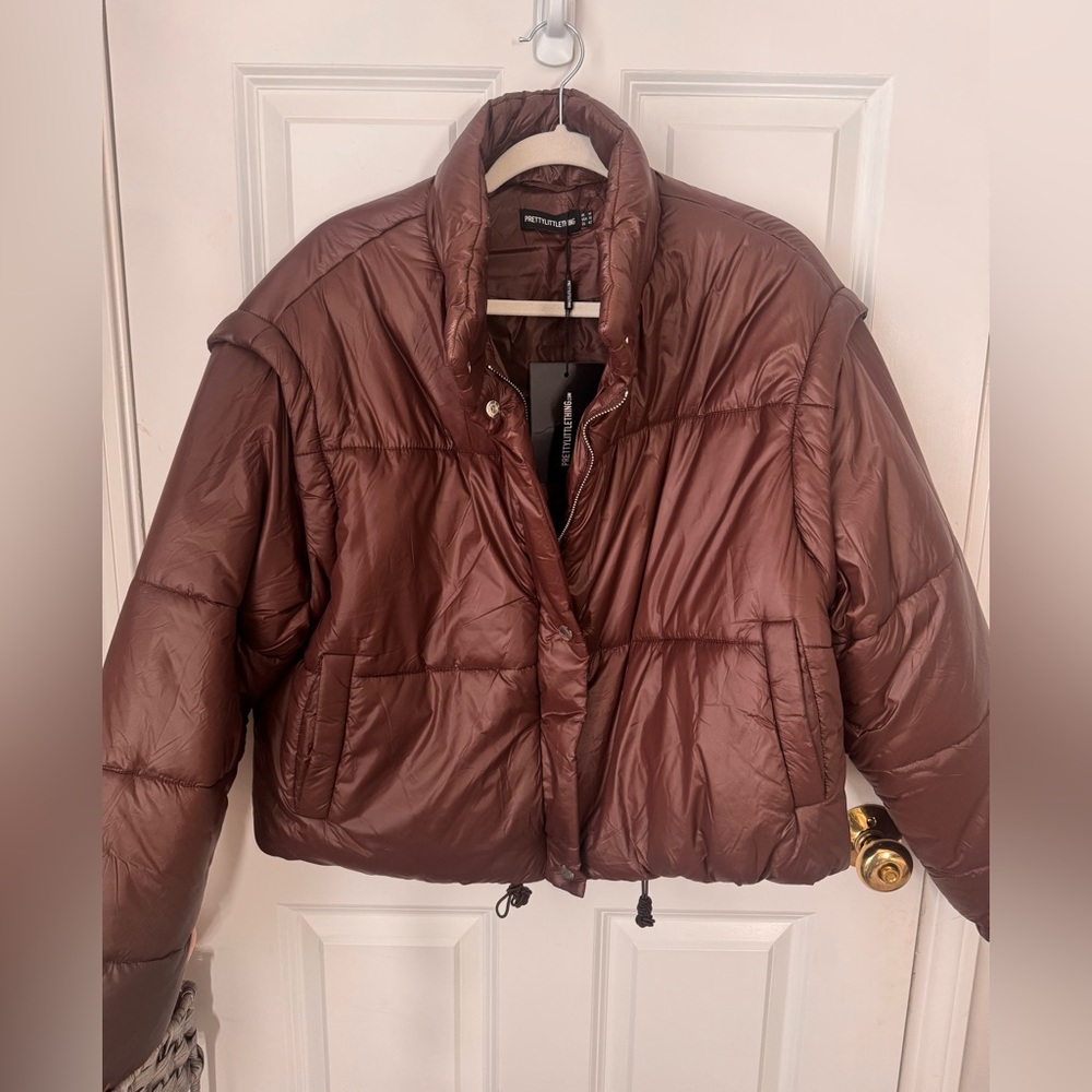 NWT: PRETTY LITTLE THING: CHOCOLATE DETACHABLE ARM PUFFER VEST |10| - Picture 6 of 9